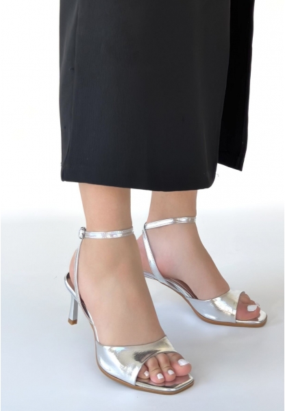 Lenya Gümüş Rugan Topuklu Ayakkabı