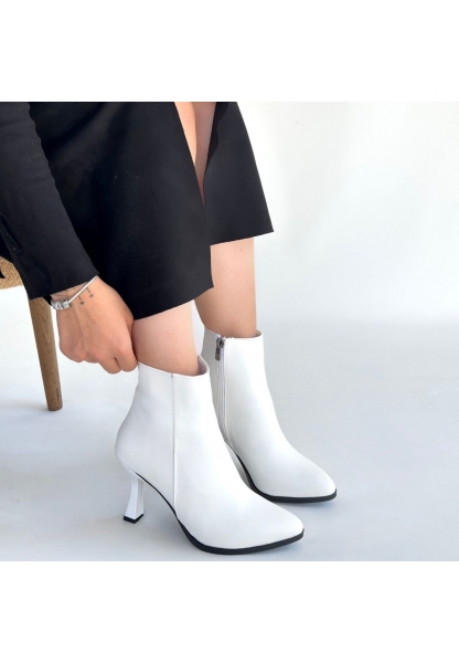Mişha Beyaz Cilt Topuklu Bot